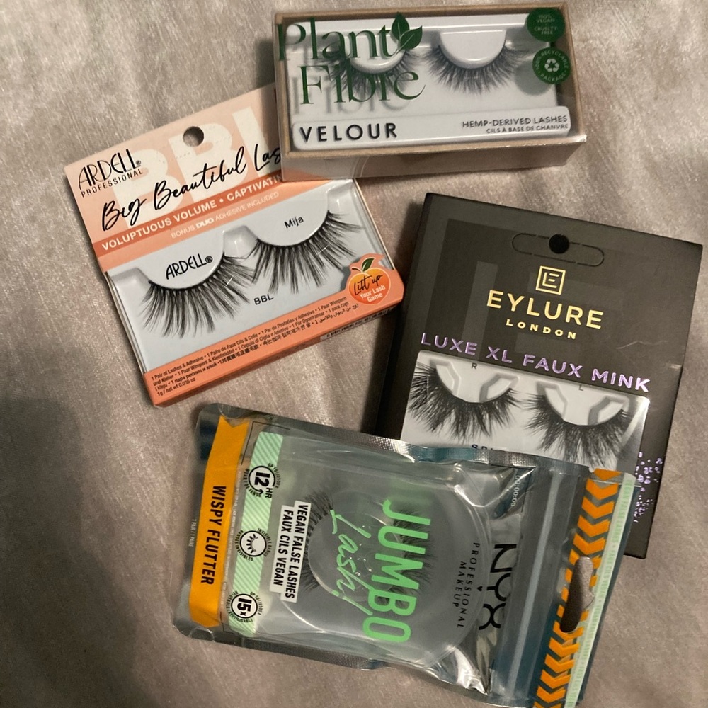 4 sets of false lashes